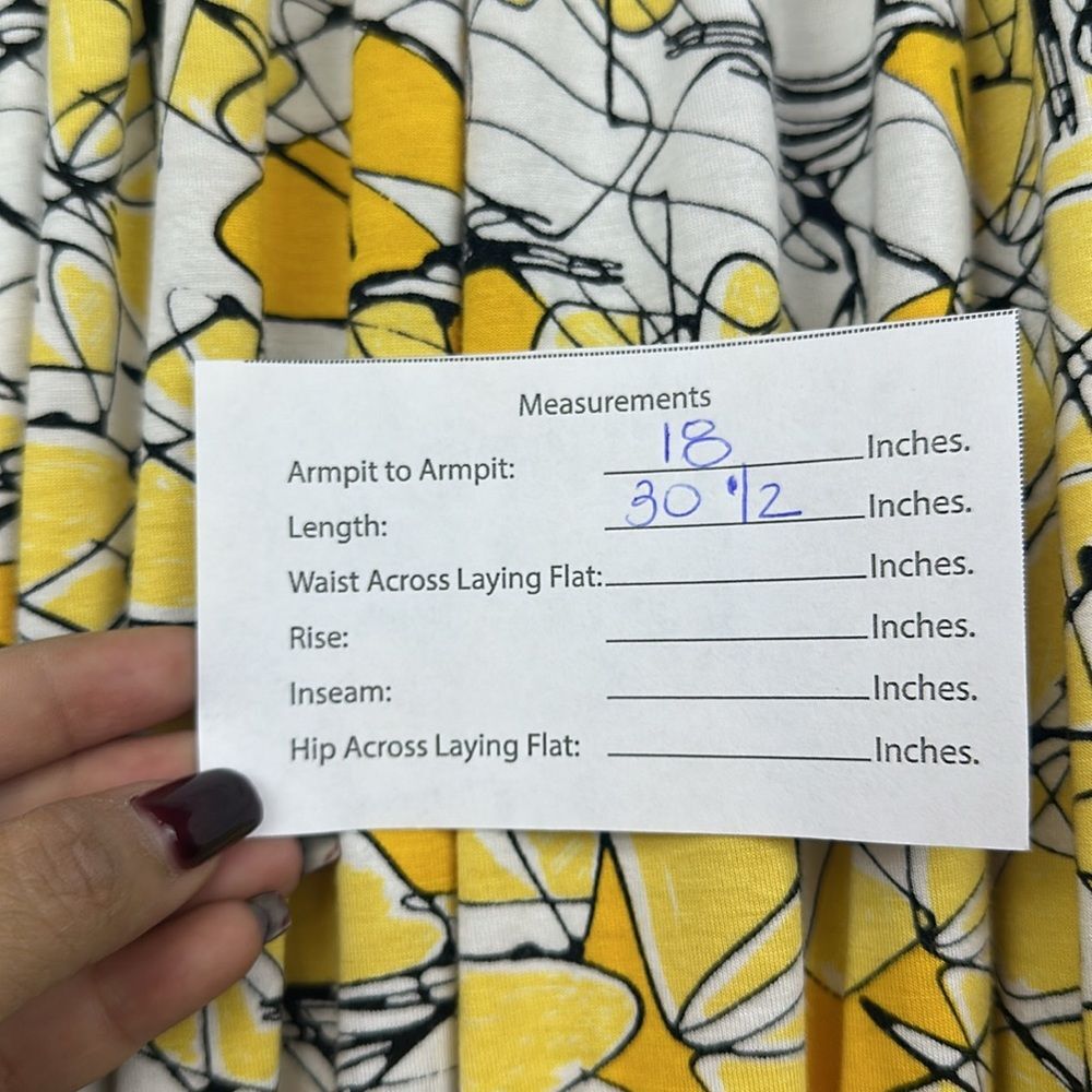 Cable&Gauge women's petite Medium yellow geometric elastic cap sleeves Top - Picture 8 of 8